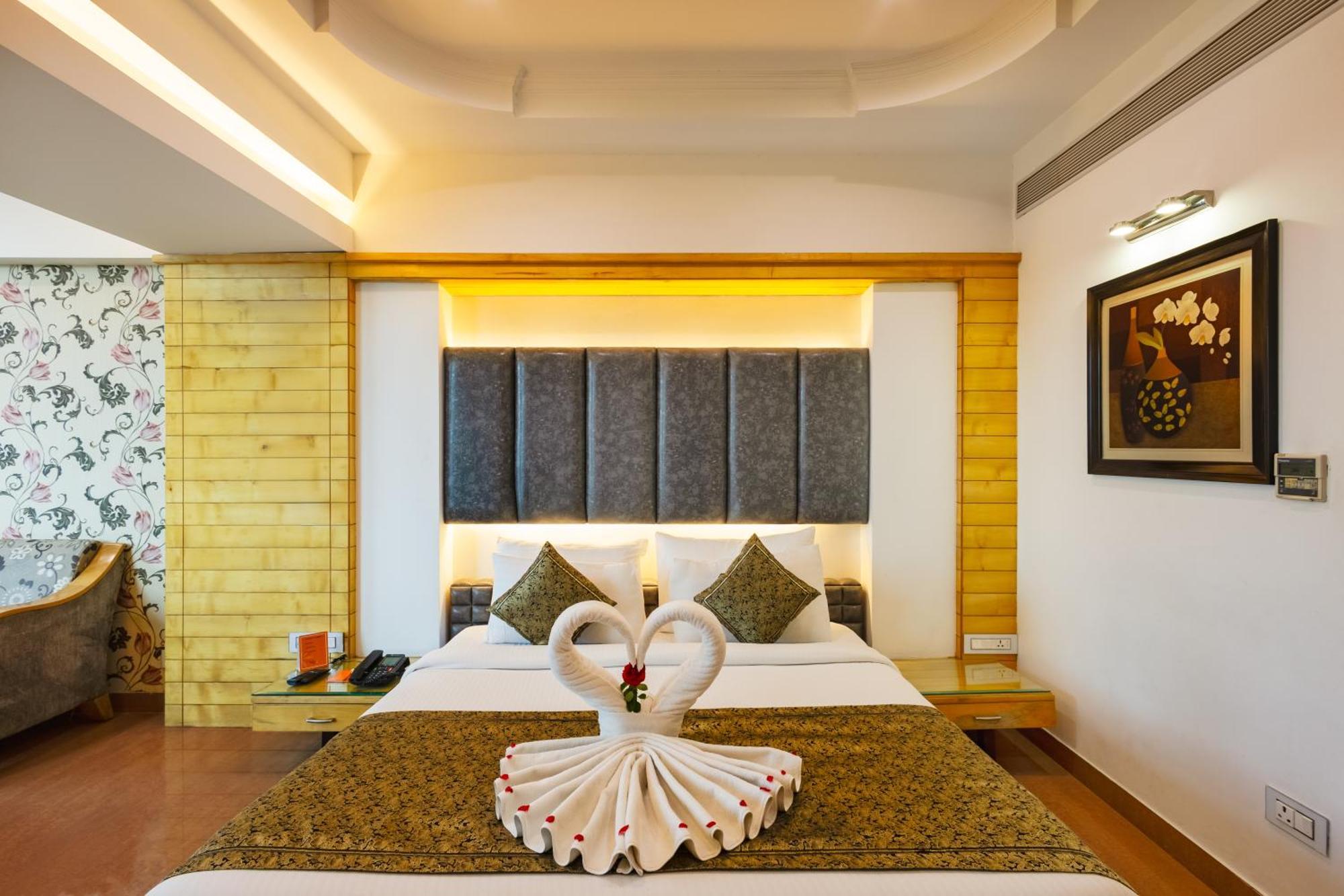Hotel Saffron Leaf Dehradun Exterior foto