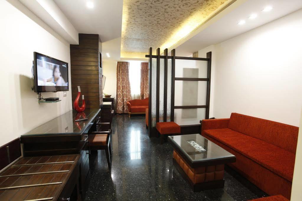 Hotel Saffron Leaf Dehradun Exterior foto